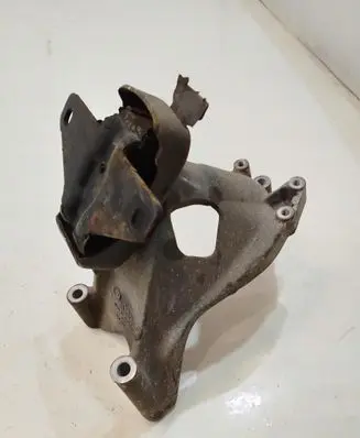 Volkswagen Amarok Engine mounting bracket 03L199308