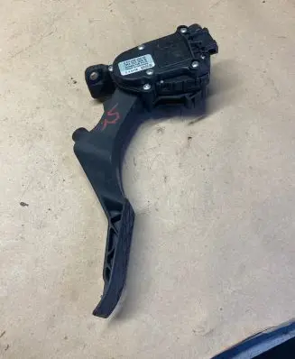 Volkswagen Transporter - Caravelle T5 Accelerator throttle pedal 7H1721503D 6PV00849503