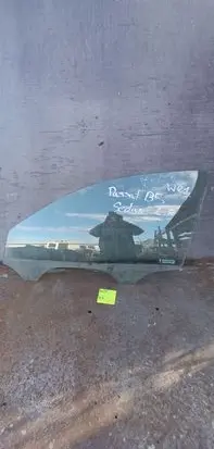 Volkswagen PASSAT B5 Front door window glass four-door 43R00082