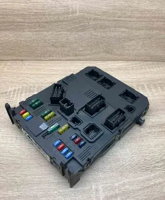 Peugeot 407 Fuse module 9655221080 S120104700L
