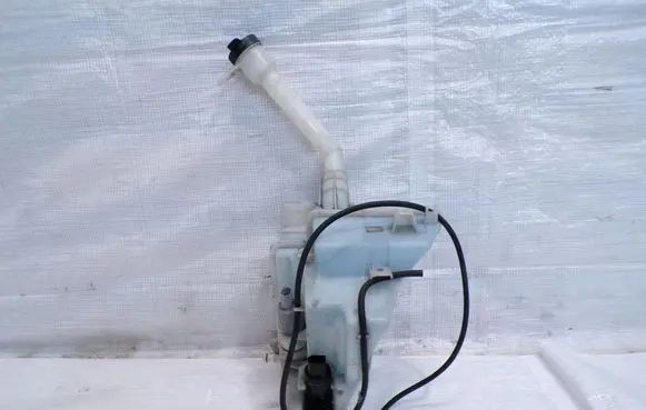 Opel Mokka Windshield washer fluid reservoir/tank 95326309