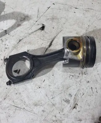 Mercedes-Benz Sprinter W906 Piston with connecting rod 65100