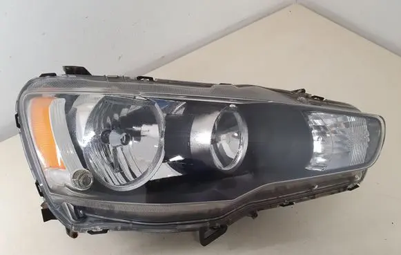 Mitsubishi Lancer VIII Headlight/headlamp