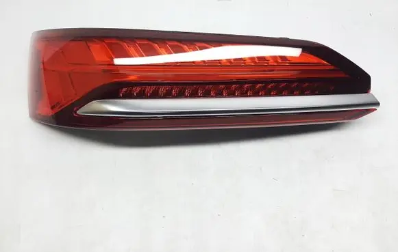 Audi Q7 4M Rear/tail lights 4M0945075B