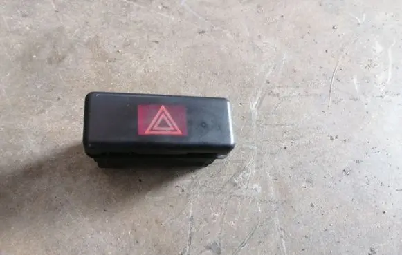BMW 5 E39 Hazard light switch 8350947