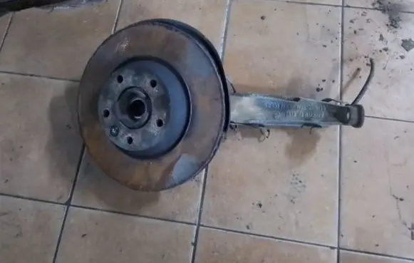 Audi Q7 4L Front wheel hub spindle knuckle 7L0407258A
