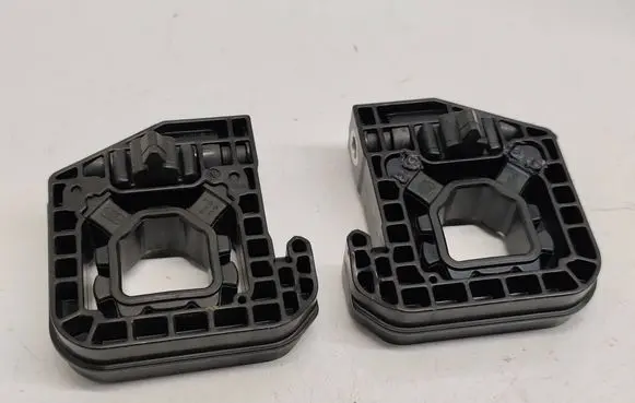 BMW X5 G05 Radiator mount bracket 8642754 17118642754 8642753