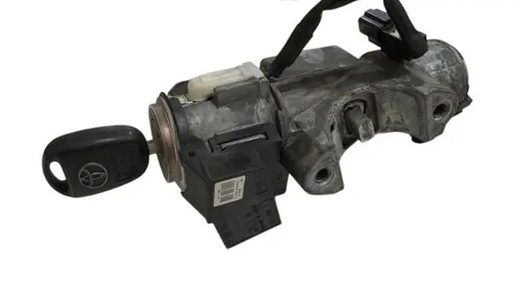 Toyota Avensis T250 Ignition lock N0501517
