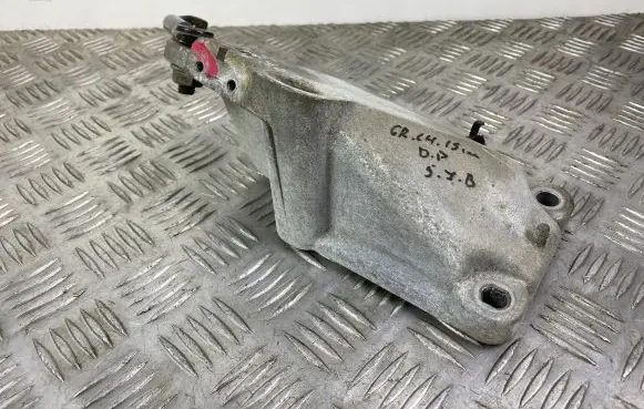 Jeep Grand Cherokee Engine mounting bracket