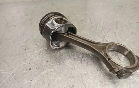 Audi Q7 4L Piston with connecting rod 059AA