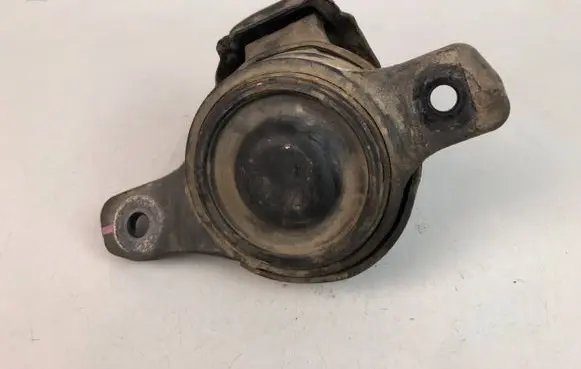 Subaru Forester SH Engine mount bracket