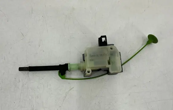 Volvo V70 Fuel tank cap lock 86113136