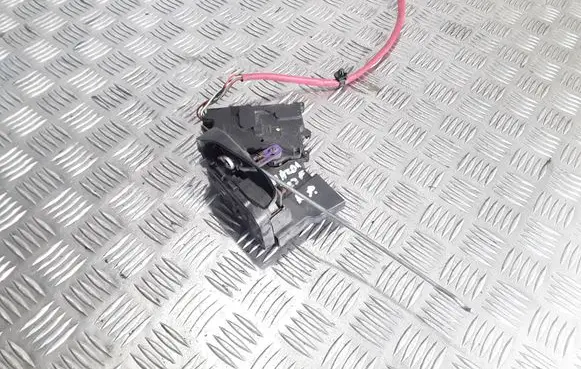 Mazda 323 F Front door lock