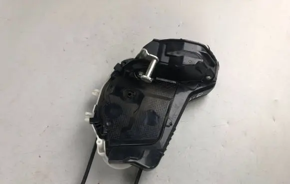 Subaru Outback (BS) Rear door lock