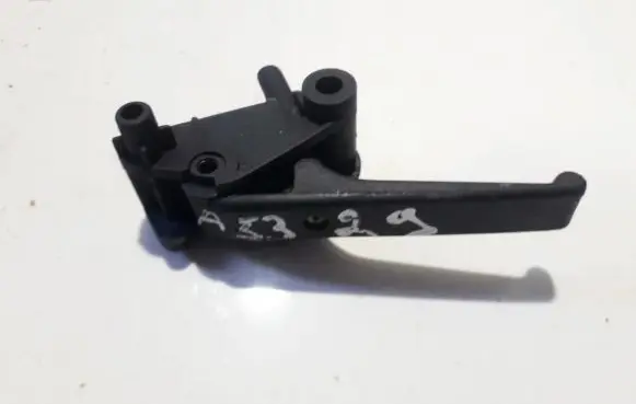 Peugeot 607 Engine bonnet (hood) release handle