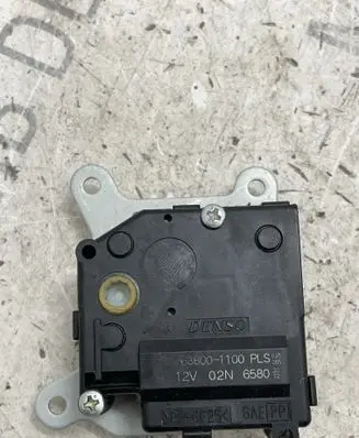 Lexus CT 200H Air flap motor/actuator 0638001100