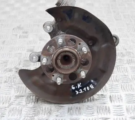 Rear wheel hub