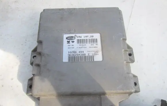 Peugeot 406 Engine control unit/module 9636284380