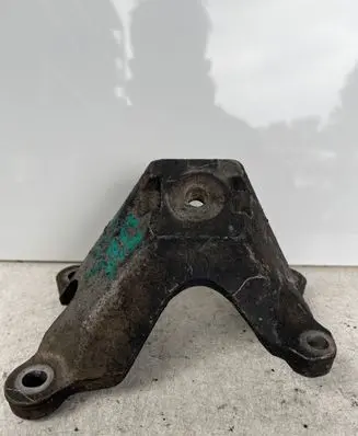 Audi A6 S6 C6 4F Engine mounting bracket 4F0199307M