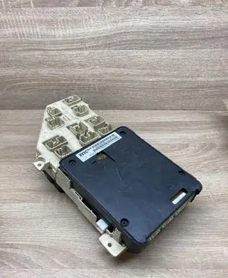 Chrysler Intrepid Fuse module P04759534AK 16238AC 04759534AK
