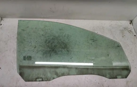 Ford Focus Front door window glass four-door