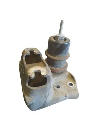 Subaru Outback (BS) Engine mount bracket