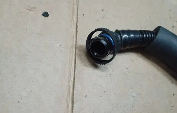 Skoda Superb B6 (3T) Breather hose/pipe 