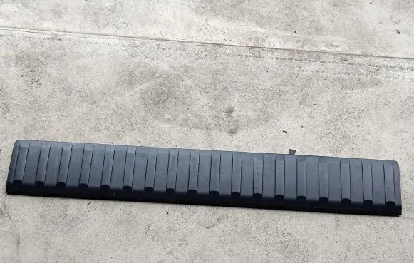 Trunk/boot lower side trim panel