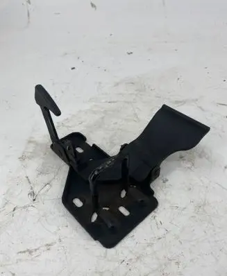 Volkswagen Transporter - Caravelle T5 Engine bonnet/hood lock/latch loop/hook 7H0823480A