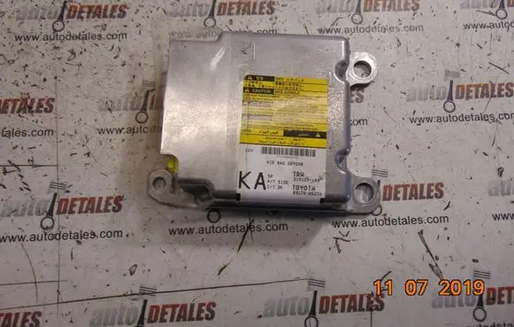 Toyota Avensis T270 Airbag control unit/module 8917005250