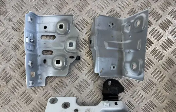 Renault Austral Fender mounting bracket 631220027R 625643248R 663505305R