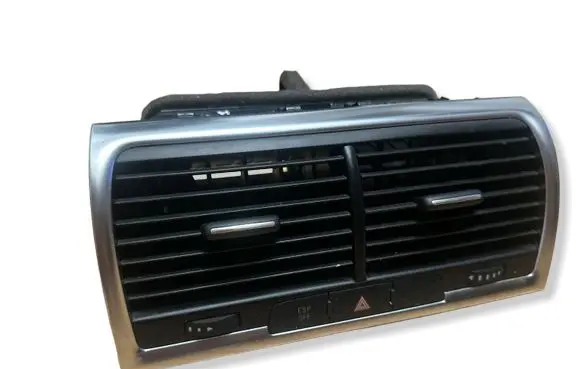 Audi Q7 4L Dash center air vent grill 4L0820951