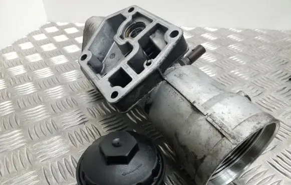 Oil filter mounting bracket