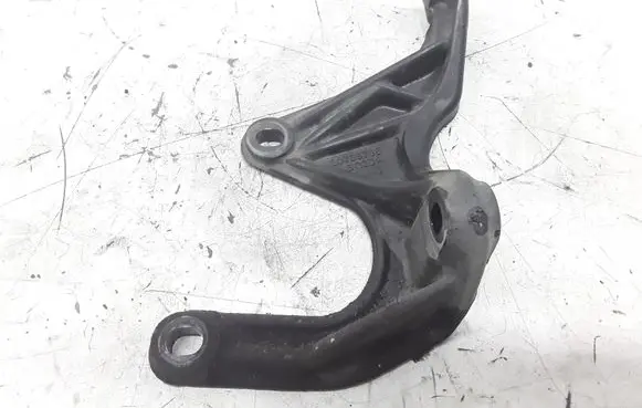 Volvo XC90 Engine mounting bracket 30735708