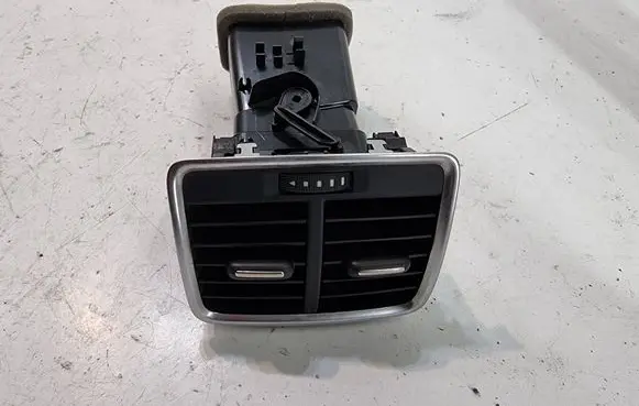 Audi Q3 8U Rear air vent grill 8U0819203 8061 10201220