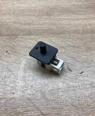 Mercedes-Benz E W211 Front door sensor 2028209410