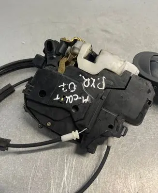 Mitsubishi Colt Front door lock 06320