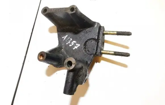 Mitsubishi Carisma Engine mounting bracket