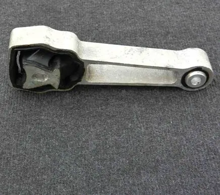 Volvo XC60 Engine mount bracket 30793322