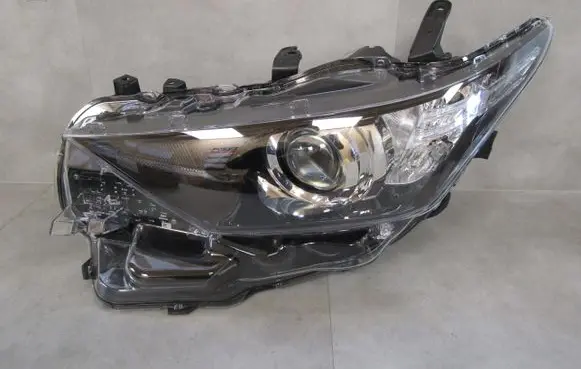 Toyota Auris E180 Headlight/headlamp 81150-02K30