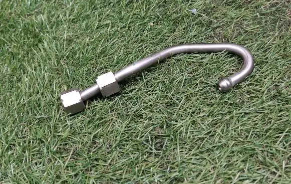 Volkswagen Jetta VI Fuel line pipe 04E130241D