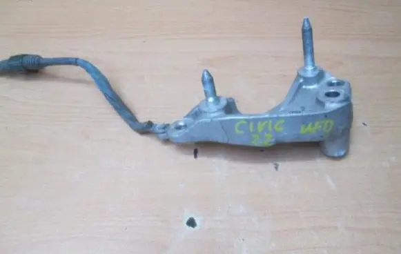 Honda Civic Engine mounting bracket