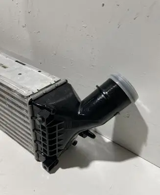 Peugeot 407 Intercooler radiator 9657073480