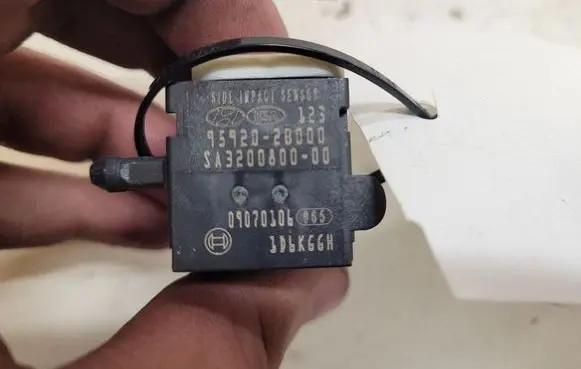 Hyundai Santa Fe Airbag deployment crash/impact sensor 959202B000