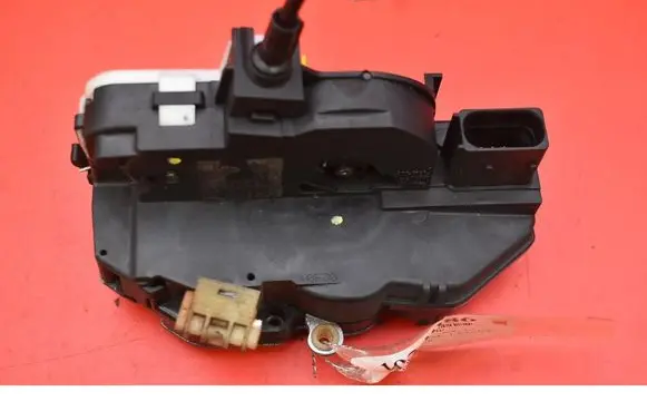 Opel Insignia A Front door lock 3023881