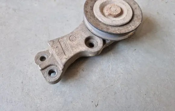 Mitsubishi L200 Air conditioning tensioner MN166945