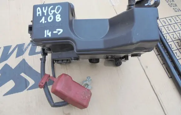 Toyota Aygo AB40 Fuse box set 8274102080