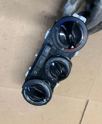 Peugeot 208 Climate control unit