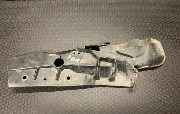 Ford Focus C-MAX Fender mounting bracket 3M51R02476