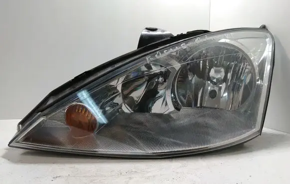 Ford Focus Headlight/headlamp 2M5113W030AE